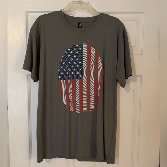 NWOT Unisex Patriotic T-shirt 🇺🇸 USA - Picture 2 of 4